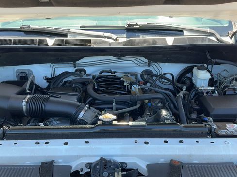 Used 2015 Toyota Tundra SR5 w/ SR5 Upgrade Package AWD/4WD image 24