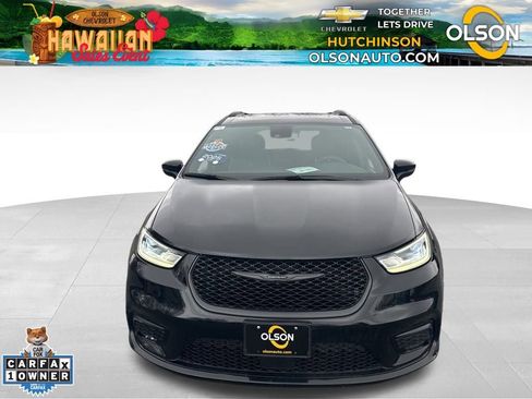 Used 2025 Chrysler Pacifica Limited image 8