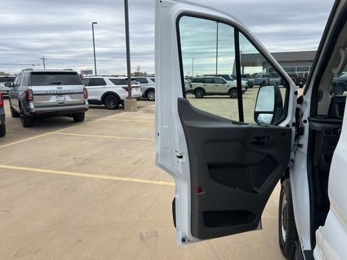 Used 2023 Ford Transit 250 148 High Roof Extended image 9