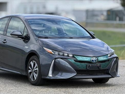 Used 2017 Toyota Prius Prime Plus w/ Carpet Mat Package image 15