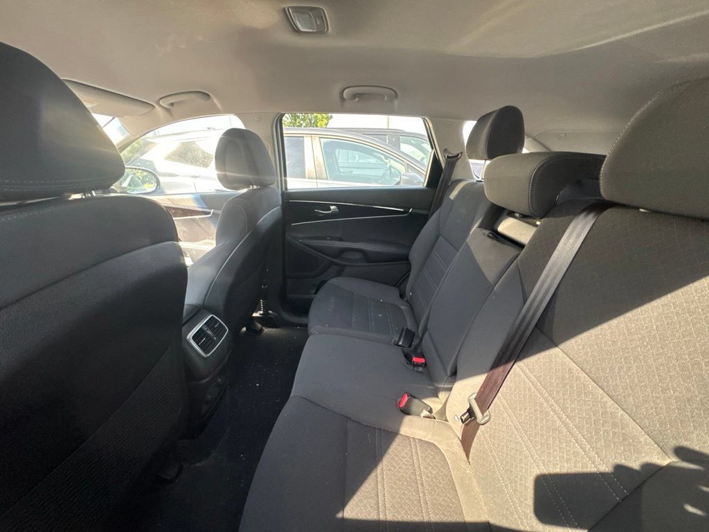 Used 2016 Kia Sorento FWD w/ LX Convenience Package image 5