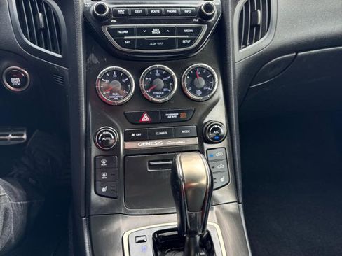 Used 2016 Hyundai Genesis Coupe 3.8 image 18