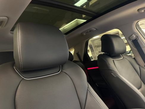 New 2026 Genesis GV70 2.5T Select AWD/4WD image 17