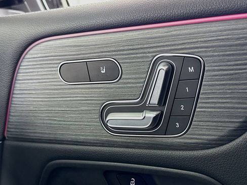 Used 2023 Mercedes-Benz EQB 300 4MATIC image 16