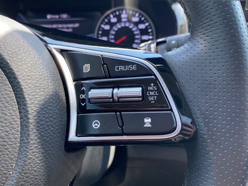 Certified 2022 Kia Seltos SX w/ Sunroof Package AWD/4WD image 33