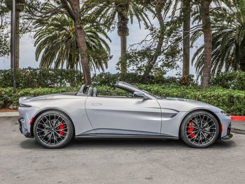 Used 2023 Aston Martin V8 Vantage Roadster RWD image 34