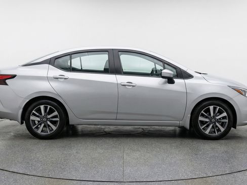 Used 2025 Nissan Versa SV FWD image 11