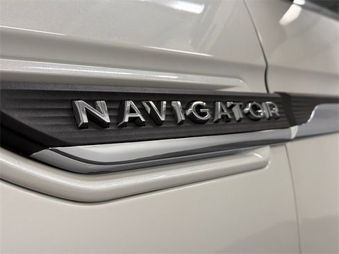 Used 2022 Lincoln Navigator L Reserve image 17