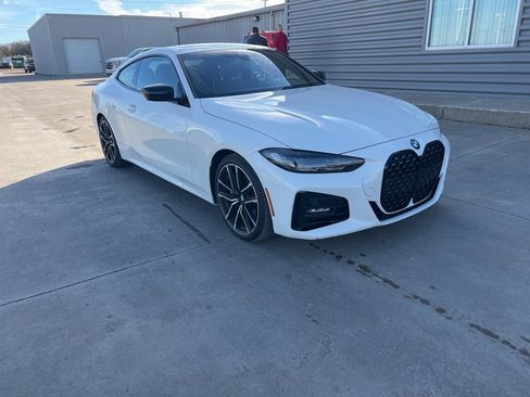 Used 2023 BMW 430i Coupe w/ M Sport Package image 3