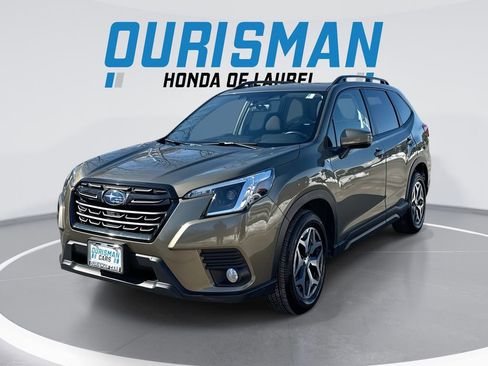 Used 2023 Subaru Forester Premium image 1