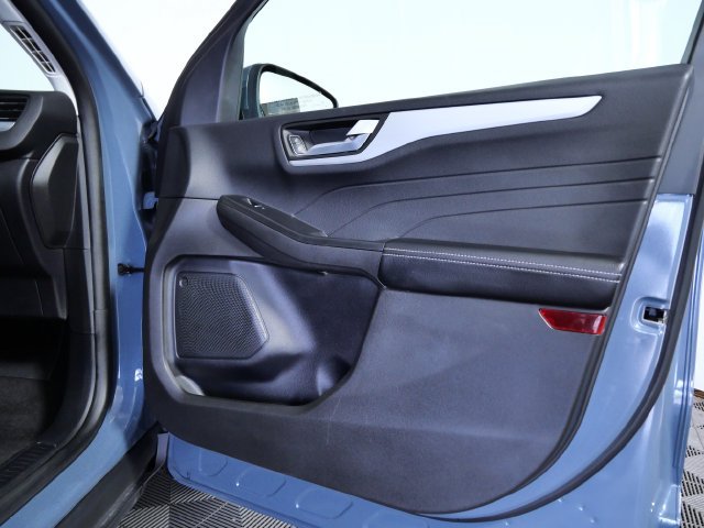 Certified 2025 Ford Escape Platinum AWD/4WD image 9