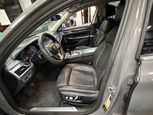 Used 2021 BMW 750i xDrive w/ Executive Package image 23