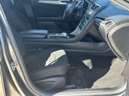 Used 2020 Ford Fusion SE image 13