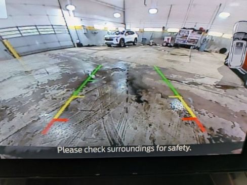 Used 2022 Ford Explorer XLT w/ Equipment Group 202A AWD/4WD image 23