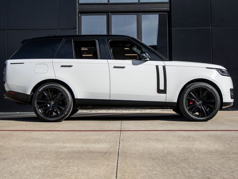 Used 2023 Land Rover Range Rover Autobiography image 10