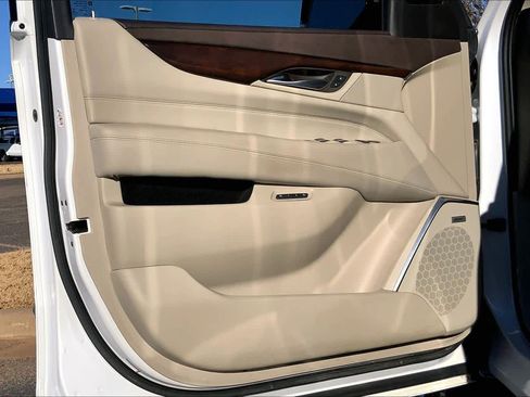 Used 2017 Cadillac Escalade Premium Luxury image 21