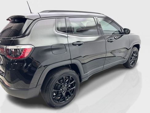 Used 2025 Jeep Compass Latitude w/ Altitude Special Edition image 13