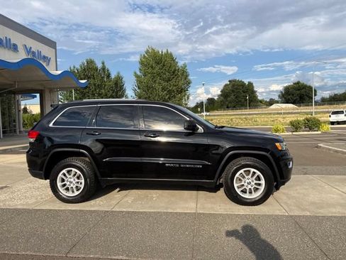 Used 2020 Jeep Grand Cherokee Laredo AWD/4WD image 3