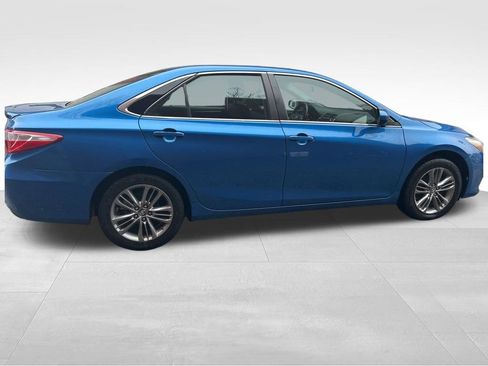 Used 2017 Toyota Camry SE image 6