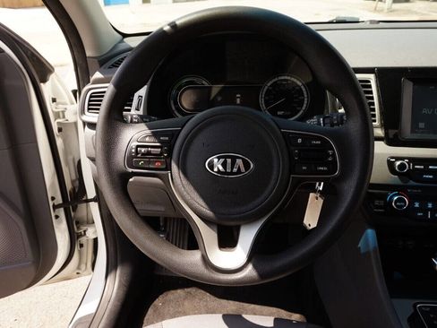 Used 2017 Kia Niro FE image 23