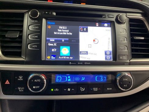 Used 2017 Toyota Highlander XLE AWD/4WD image 21