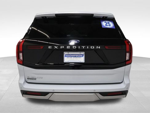 Used 2025 Ford Expedition Platinum AWD/4WD image 3