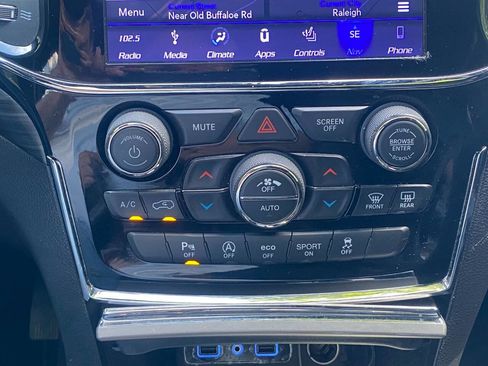 Used 2019 Jeep Grand Cherokee Altitude AWD/4WD image 34