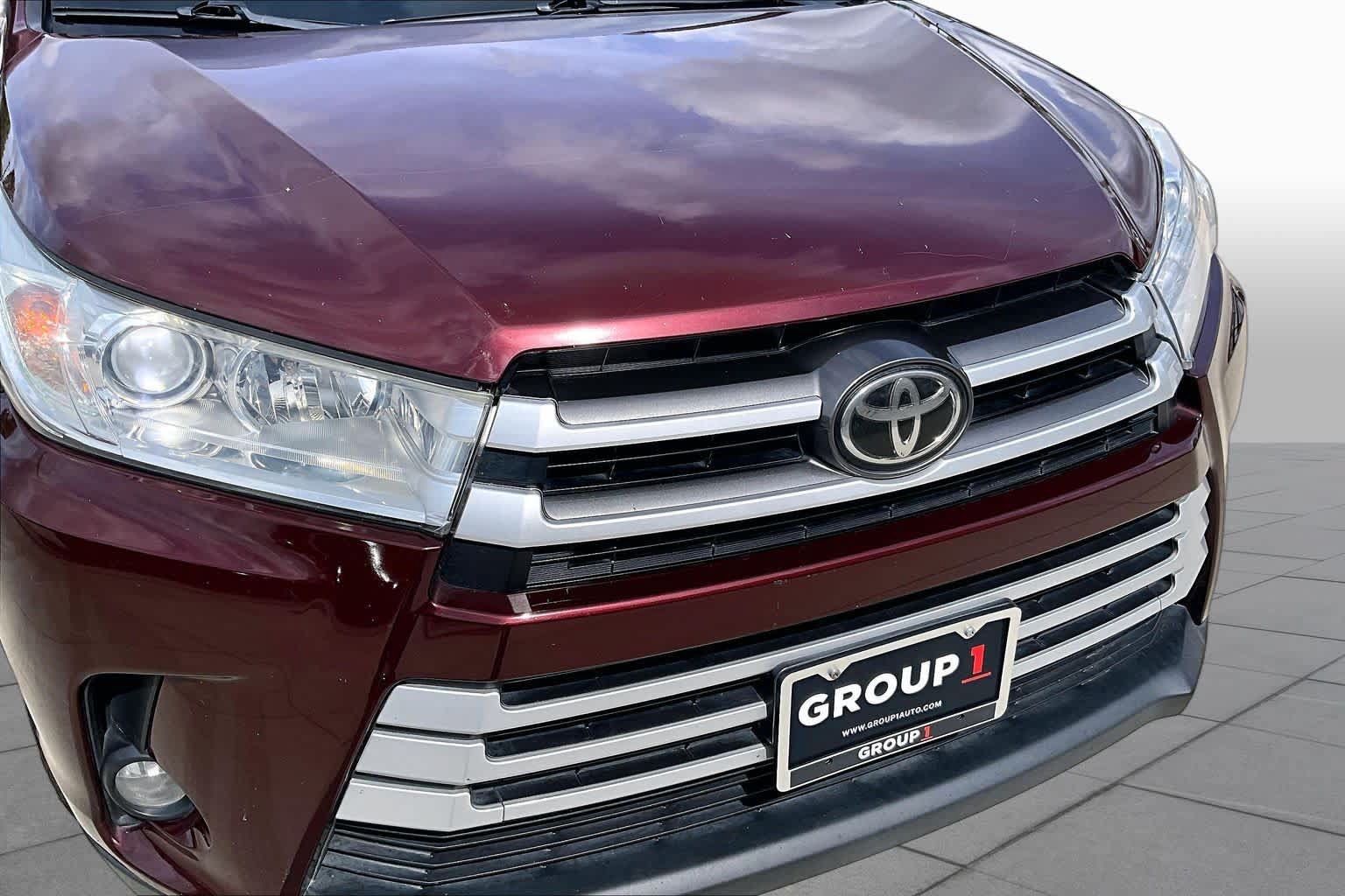 Used 2017 Toyota Highlander XLE FWD image 28