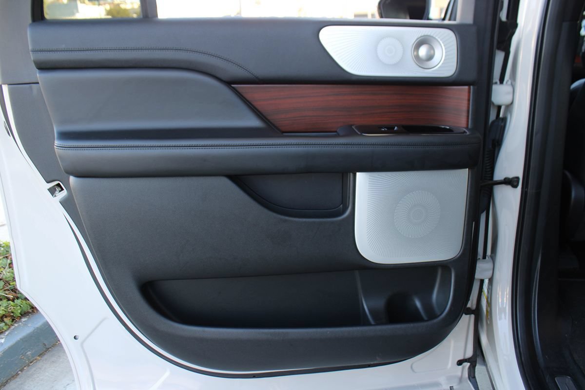 Used 2020 Lincoln Navigator L Reserve w/ Equipment Group 208A Reserve AWD/4WD image 48