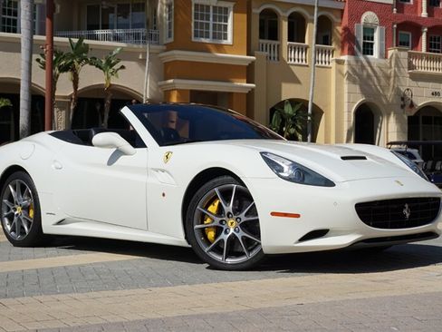 Used 2014 Ferrari California RWD image 7