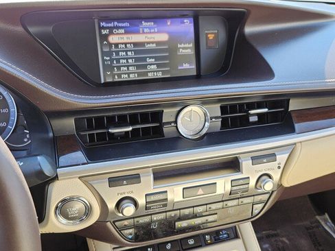 Used 2017 Lexus ES 350 w/ Luxury Package image 21