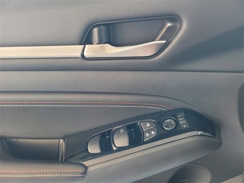 Used 2023 Nissan Altima 2.5 SR w/ SR Premium Package image 22