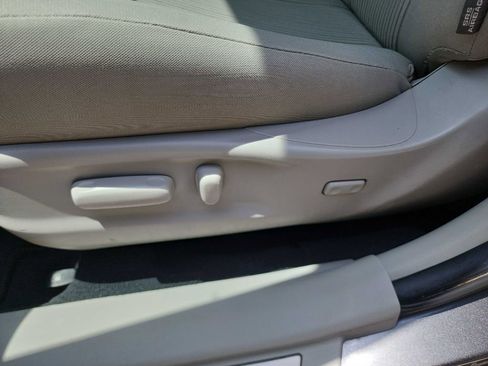 Used 2014 Toyota Venza LE AWD/4WD image 14