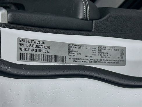 New 2025 Jeep Grand Cherokee Limited w/ Black Appearance Package image 19