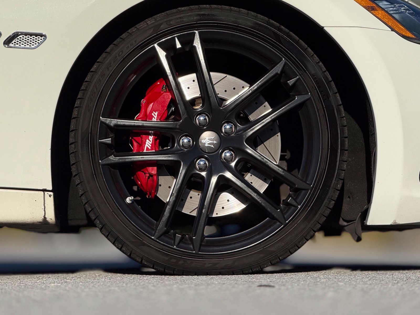 Used 2018 Maserati GranTurismo Sport RWD image 21