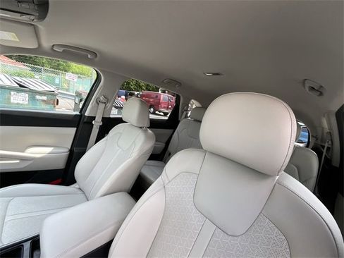 Used 2022 Kia Sorento S image 15