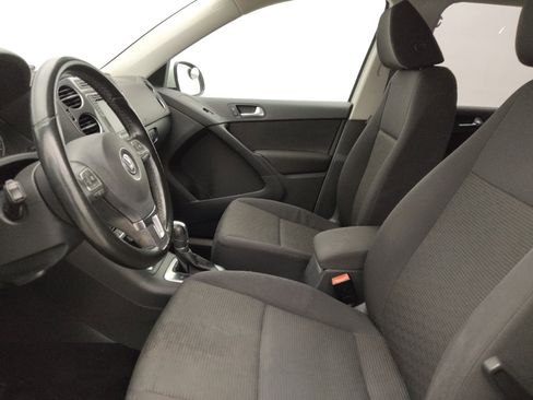 Used 2017 Volkswagen Tiguan Limited w/ Premium Package image 17