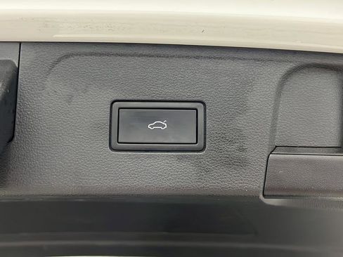 Used 2024 Volkswagen Atlas SE image 29