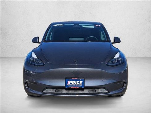 Used 2023 Tesla Model Y Performance image 2