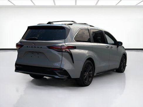Used 2024 Toyota Sienna XSE w/ XSE Plus Package FWD image 4