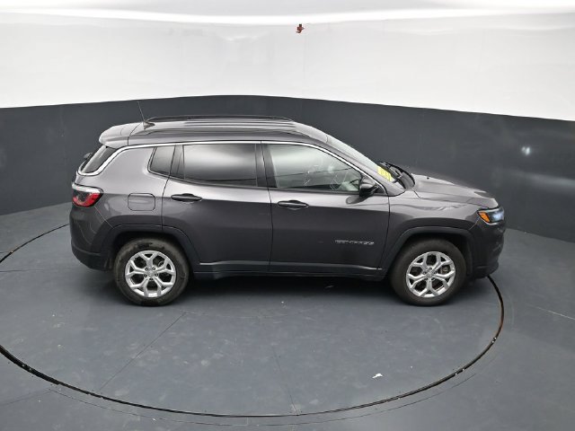 Used 2024 Jeep Compass Latitude AWD/4WD image 37