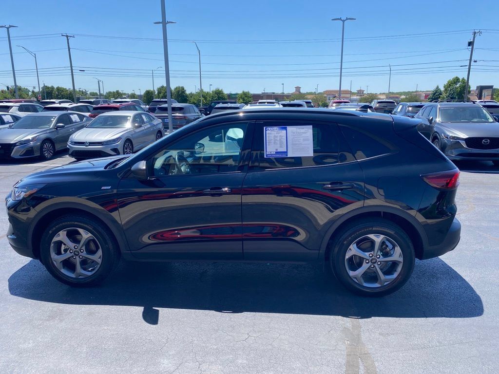 Used 2025 Ford Escape ST-Line AWD/4WD image 4