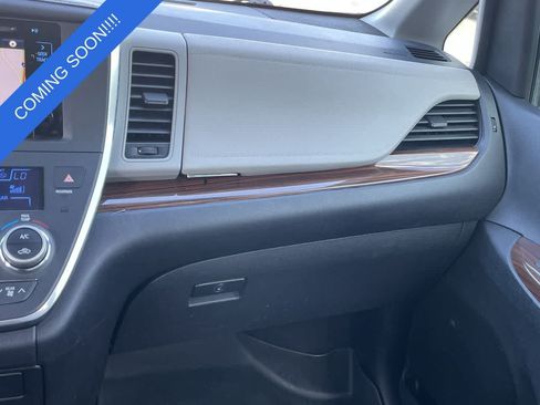 Used 2015 Toyota Sienna Limited Premium FWD image 16