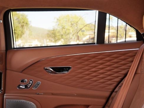 Used 2024 Bentley Flying Spur W12 image 22