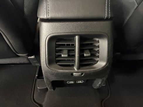 Used 2021 Jeep Cherokee Latitude Plus image 19