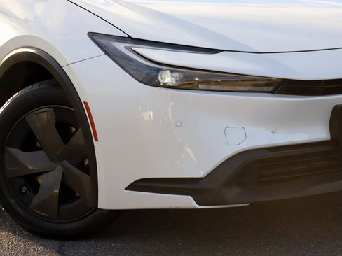 Certified 2023 Toyota Prius LE image 5