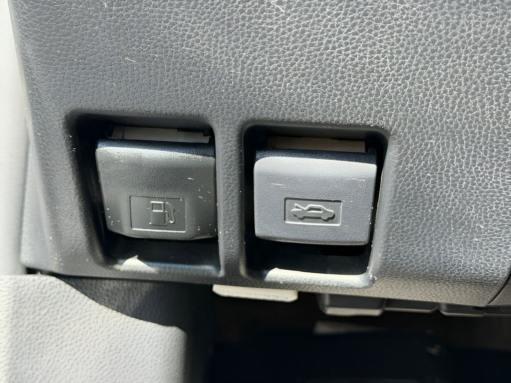 Used 2024 Toyota RAV4 LE AWD/4WD image 15
