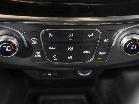 Used 2023 Chevrolet Traverse LT FWD image 30