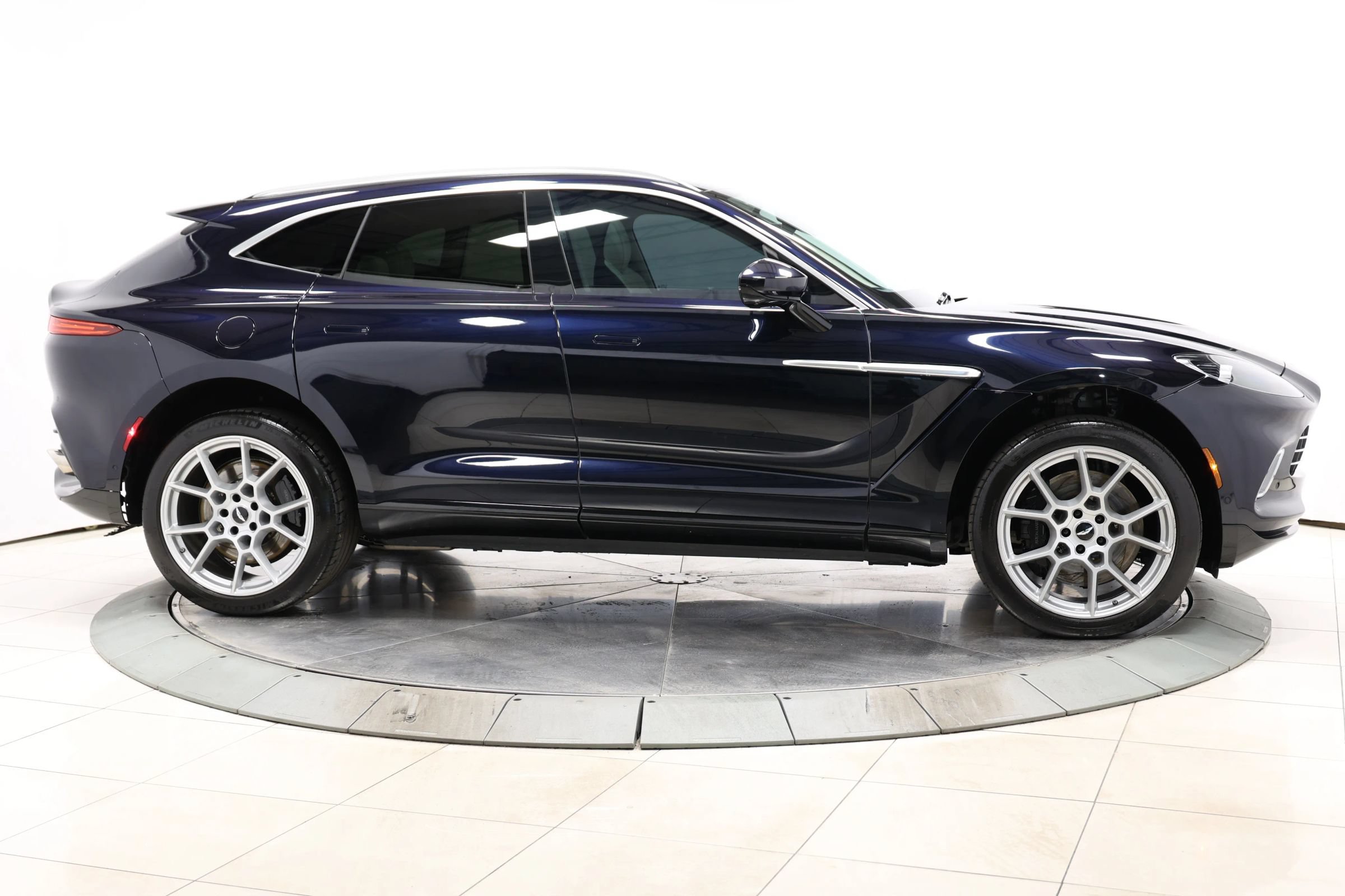 Used 2021 Aston Martin DBX AWD/4WD image 64