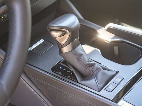 Used 2025 Lexus ES 300h w/ Premium Package FWD image 21